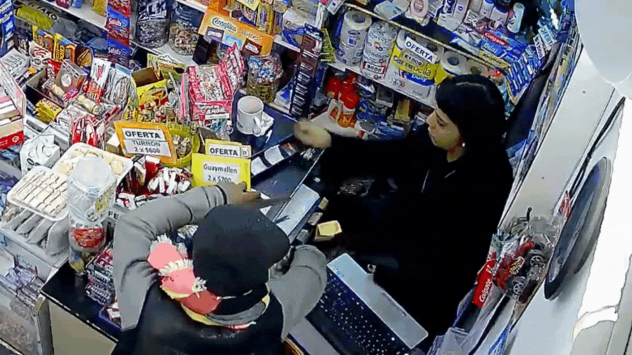 robo un kiosco en ensenada y le apunto con un arma a una empleada robo un kiosco en ensenada y le apunto con un arma a una empleada