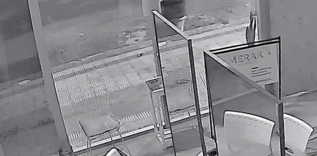 violento intento de robo en una peluqueria del centro de la plata violento intento de robo en una peluqueria del centro de la plata