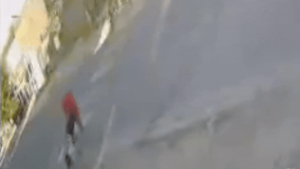 una mujer fue arrastrada por la calle durante un robo en villa elvira una mujer fue arrastrada por la calle durante un robo en villa elvira