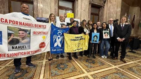 Organizaciones sociales y legisladores durante el debate en el Senado. Hoy se trata en comisiones de Diputados Organizaciones sociales y legisladores durante el debate en el Senado. Hoy se trata en comisiones de Diputados