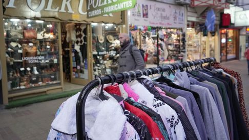 Comercios del centro de Mendoza abrirán este jueves 10 de octubre pese al feriado, anticipando ventas por el Día de la Madre. Comercios del centro de Mendoza abrirán este jueves 10 de octubre pese al feriado, anticipando ventas por el Día de la Madre.