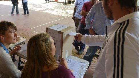 El resultado de la interna peronista definió los candidatos a concejales en Guaymallén, Las Heras, Capital, Junín y San Martín, con un triunfo de la lista Encuentro Peronista y una participación clave de Carlos Ciurca y La Cámpora. El resultado de la interna peronista definió los candidatos a concejales en Guaymallén, Las Heras, Capital, Junín y San Martín, con un triunfo de la lista Encuentro Peronista y una participación clave de Carlos Ciurca y La Cámpora.