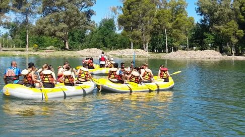 Con los días calurosos, aumentan las actividades acuáticas. Con los días calurosos, aumentan las actividades acuáticas.