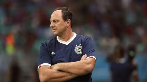 Rogerio Ceni, el mítico ex arquero brasileño, ahora DT del ex Estudiantes, Román Gómez Rogerio Ceni, el mítico ex arquero brasileño, ahora DT del ex Estudiantes, Román Gómez