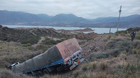 Así quedó el camión en Potrerillos. Así quedó el camión en Potrerillos.