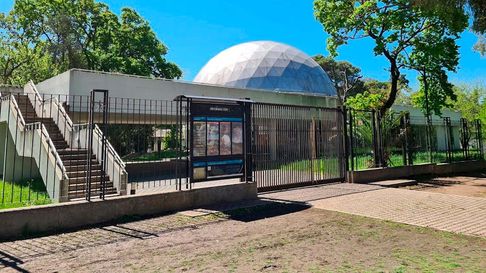 El Planetario UNLP se encuentra en el Paseo del Bosque El Planetario UNLP se encuentra en el Paseo del Bosque