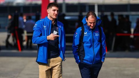 Jack Doohan y el feje del equipo Alpine. Jack Doohan y el feje del equipo Alpine.