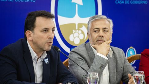 Alfredo Cornejo y el titular de la DGE, Tadeo García Zalazar. Alfredo Cornejo y el titular de la DGE, Tadeo García Zalazar.