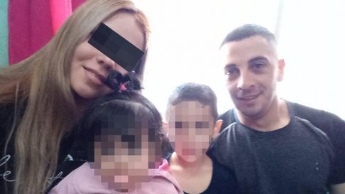 El acusado del femicidio junto a su familia El acusado del femicidio junto a su familia
