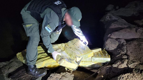 Efectivos de Gendarmería encontraron un cargamento de casi 200 kilos de droga. Efectivos de Gendarmería encontraron un cargamento de casi 200 kilos de droga.