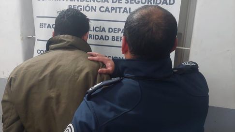 berisso: quemo una casa, quiso golpear a su mama y agredio a la policia berisso: quemo una casa, quiso golpear a su mama y agredio a la policia