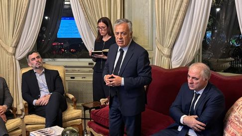 Alfredo Cornejo se reunió con fondos inversores como JP Morgan Asset Management, Aberdeen Asset Management, Amundi, Golden Tree, MAN Group, entre otros. Alfredo Cornejo se reunió con fondos inversores como JP Morgan Asset Management, Aberdeen Asset Management, Amundi, Golden Tree, MAN Group, entre otros.