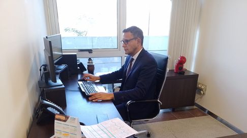 El juez Sebastián Sarmiento conocerá, la semana qué viene, qué pasará con la denuncia en su contra. El juez Sebastián Sarmiento conocerá, la semana qué viene, qué pasará con la denuncia en su contra.