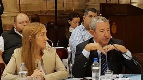 Anabel Fernández Sagasti y Julio Cobos estuvieron entre los pocos políticos mendocinos que repudiaron el nombramiento por decreto de Lijo y García Mansilla. Anabel Fernández Sagasti y Julio Cobos estuvieron entre los pocos políticos mendocinos que repudiaron el nombramiento por decreto de Lijo y García Mansilla.