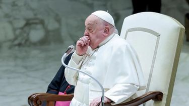 El papa Francisco fue internado en Roma por complicaciones respiratorias