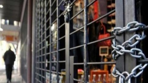 Los kioscos caen como moscas por la recesión y la caída del consumo. Los kioscos caen como moscas por la recesión y la caída del consumo.