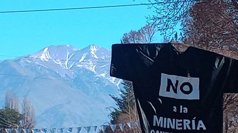 Activistas culturales y ambientales se unen en un locro solidario contra el Proyecto San Jorge y en defensa del agua en Mendoza. Activistas culturales y ambientales se unen en un locro solidario contra el Proyecto San Jorge y en defensa del agua en Mendoza.