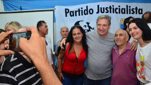 El Partido Justicialista, presidido por Emir Félix, trata de llegar a un acuerdo con los sectores para llegar a una lista única. El Partido Justicialista, presidido por Emir Félix, trata de llegar a un acuerdo con los sectores para llegar a una lista única.