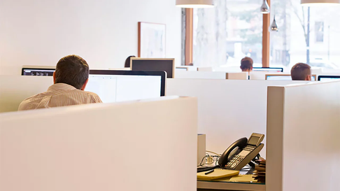 Condiciones laborales y equilibrio entre la vida personal y el trabajo son tan valorados como el sueldo, según una encuesta. Condiciones laborales y equilibrio entre la vida personal y el trabajo son tan valorados como el sueldo, según una encuesta.
