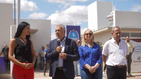 “Lamento que sean por decreto, es decir, es mejor un consenso”, dijo Alfredo Cornejo sobre la designación por decreto de jueces para la Corte. “Lamento que sean por decreto, es decir, es mejor un consenso”, dijo Alfredo Cornejo sobre la designación por decreto de jueces para la Corte.