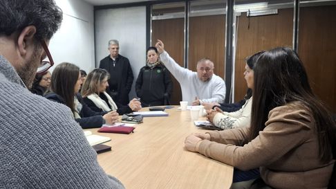 ATE Mendoza rechazó la propuesta salarial del Gobierno para el Régimen 27 y los Licenciados en Enfermería. ATE Mendoza rechazó la propuesta salarial del Gobierno para el Régimen 27 y los Licenciados en Enfermería.