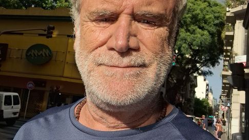 El conductor Teto Medina hizo una impactante publicación en sus redes sociales y reveló que fue diagnosticado con cáncer de colon. El conductor Teto Medina hizo una impactante publicación en sus redes sociales y reveló que fue diagnosticado con cáncer de colon.