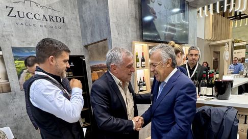 José Zuccardi y Alfredo Cornejo en París. José Zuccardi y Alfredo Cornejo en París.