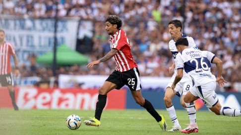 Cristian Medina volvió a ser la figura de Estudiantes en el clásico Cristian Medina volvió a ser la figura de Estudiantes en el clásico