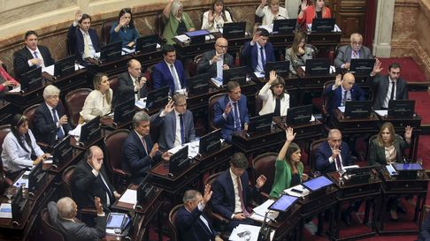Los senadores pasarán a cobrar 9 millones. Los senadores pasarán a cobrar 9 millones.