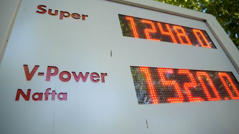 Desde este martes, las estaciones de YPF y Shell exhiben incrementos que oscilan entre el 1,7% y el 1,8%. Desde este martes, las estaciones de YPF y Shell exhiben incrementos que oscilan entre el 1,7% y el 1,8%.