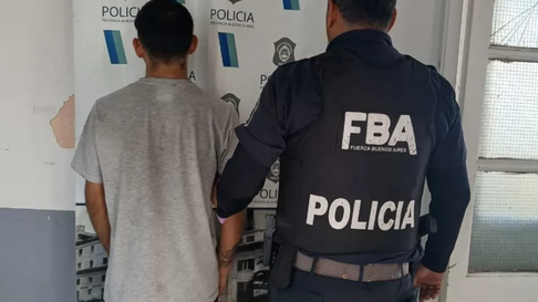 berisso: se peleo en la puerta de un jardin, tenia pedido de captura y fue detenido berisso: se peleo en la puerta de un jardin, tenia pedido de captura y fue detenido