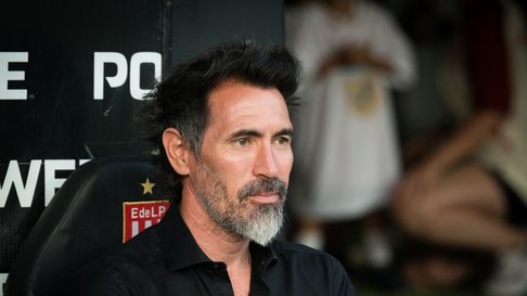 Eduardo Domínguez habló en conferencia tras la clasificación de Estudiantes Eduardo Domínguez habló en conferencia tras la clasificación de Estudiantes