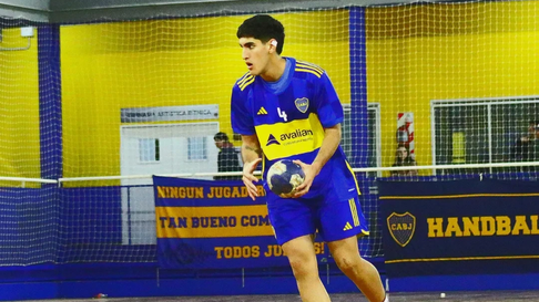 Martín Maya, uno de los mendocinos en el clásico de balonmano. Martín Maya, uno de los mendocinos en el clásico de balonmano.
