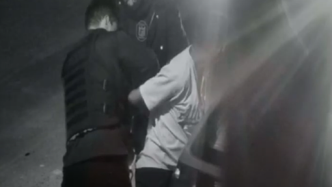 las heras: asi detuvieron a un hombre que agredia a golpes de puno a su pareja dentro de un auto las heras: asi detuvieron a un hombre que agredia a golpes de puno a su pareja dentro de un auto