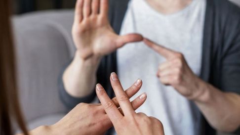 Ciudad de Mendoza ofrece un curso gratuito en Lengua de Señas Argentina para fortalecer la inclusión en organizaciones sociales. Ciudad de Mendoza ofrece un curso gratuito en Lengua de Señas Argentina para fortalecer la inclusión en organizaciones sociales.