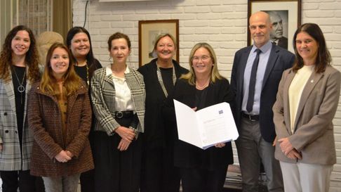 La distinción que recibió Susana Medina en Mendoza. La distinción que recibió Susana Medina en Mendoza.