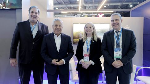 Cornejo se mostró con Hebe Casado tras el escándalo de los bolsones de comida en un acto liberal en Guaymallén. Cornejo se mostró con Hebe Casado tras el escándalo de los bolsones de comida en un acto liberal en Guaymallén.