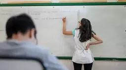 Con Cornejo y el SUTE en paritarias se agita un conflicto nacional docente. Con Cornejo y el SUTE en paritarias se agita un conflicto nacional docente.