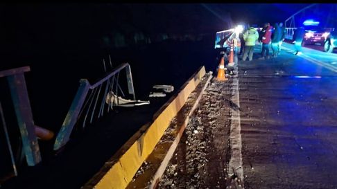 Puente desde donde cayó el camión en la ruta nacional 7 Puente desde donde cayó el camión en la ruta nacional 7
