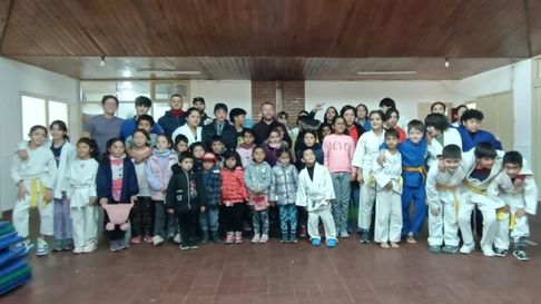 Grata jornada de los luchadores de judo en Las Loicas. Grata jornada de los luchadores de judo en Las Loicas.