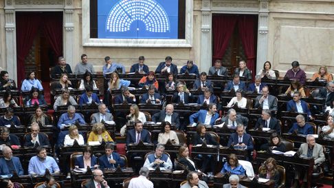 Diputados de Unión por la Patria buscan frenar un nuevo endeudamiento y exigen que Luis Caputo explique las negociaciones con el Tesoro de EE.UU. en el Congreso. Diputados de Unión por la Patria buscan frenar un nuevo endeudamiento y exigen que Luis Caputo explique las negociaciones con el Tesoro de EE.UU. en el Congreso.