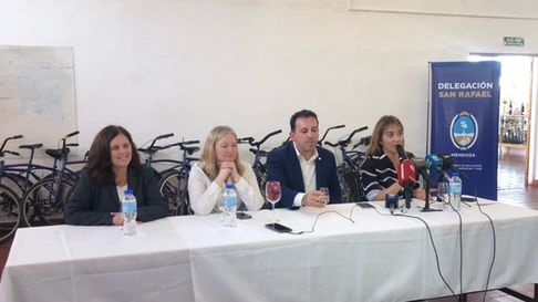 La vice de Cornejo visitó este viernes una escuela del sur mendocino. La vice de Cornejo visitó este viernes una escuela del sur mendocino.