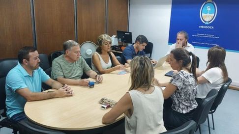 La Asociación Mendocina de Profesionales de la Salud (AMProS) recibió finalmente la oferta salarial del Gobierno de Mendoza para el Régimen 27. La Asociación Mendocina de Profesionales de la Salud (AMProS) recibió finalmente la oferta salarial del Gobierno de Mendoza para el Régimen 27.