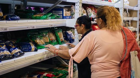 El consumo no repunta en Argentina: el plan de Javier Milei destruye los salarios. El consumo no repunta en Argentina: el plan de Javier Milei destruye los salarios.