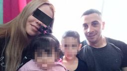 El acusado del femicidio junto a su familia&nbsp;