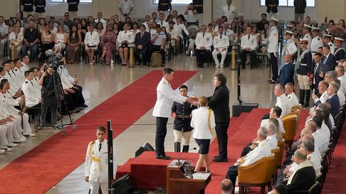 El sanrafaelino recibiendo la distinción del presidente de la Nación. El sanrafaelino recibiendo la distinción del presidente de la Nación.