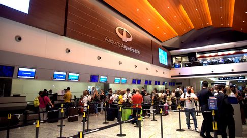 El Aeropuerto de Mendoza es testigo del paro de controladores aéreos. Hay vuelos cancelados y otros demorados. El Aeropuerto de Mendoza es testigo del paro de controladores aéreos. Hay vuelos cancelados y otros demorados.