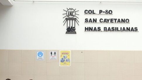 La escuela queda en el distrito Bowen. La escuela queda en el distrito Bowen.