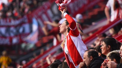 la referencia a estudiantes en medio de jugar a lo penarol en uruguay la referencia a estudiantes en medio de jugar a lo penarol en uruguay