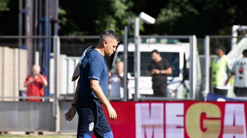 Diego Flores dejó de ser el entrenador de Gimnasia Diego Flores dejó de ser el entrenador de Gimnasia